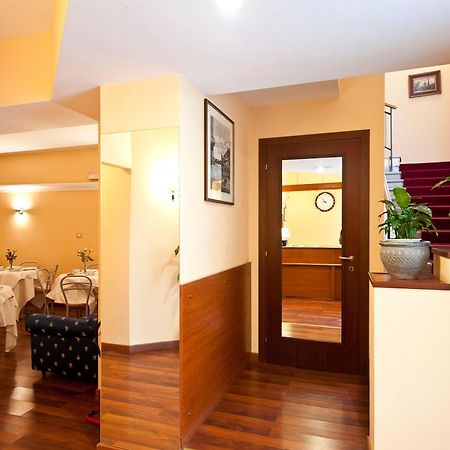 Hotel 4 Pini Рим Экстерьер фото
