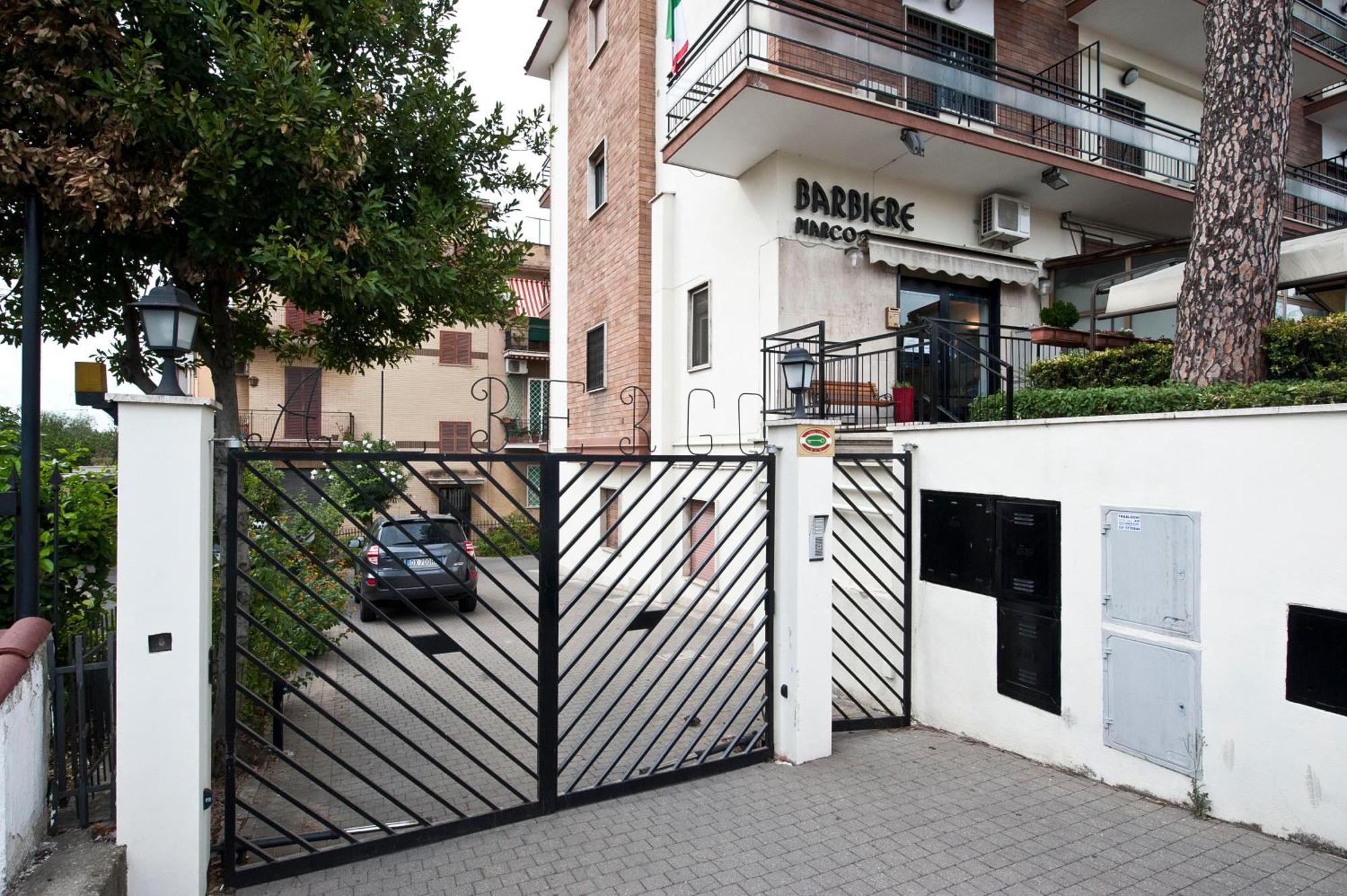 Hotel 4 Pini Рим Экстерьер фото